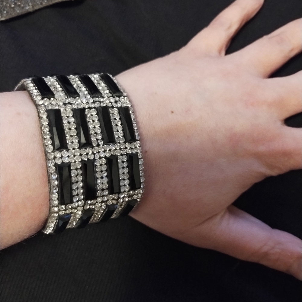 Two sparkly roll on cuff bracelets - Picture 6 of 9